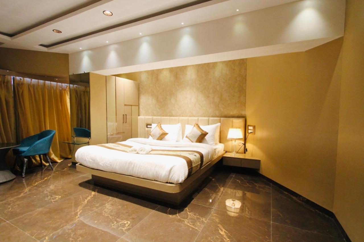 Home2 Renaissance Club Mumbai Exterior foto