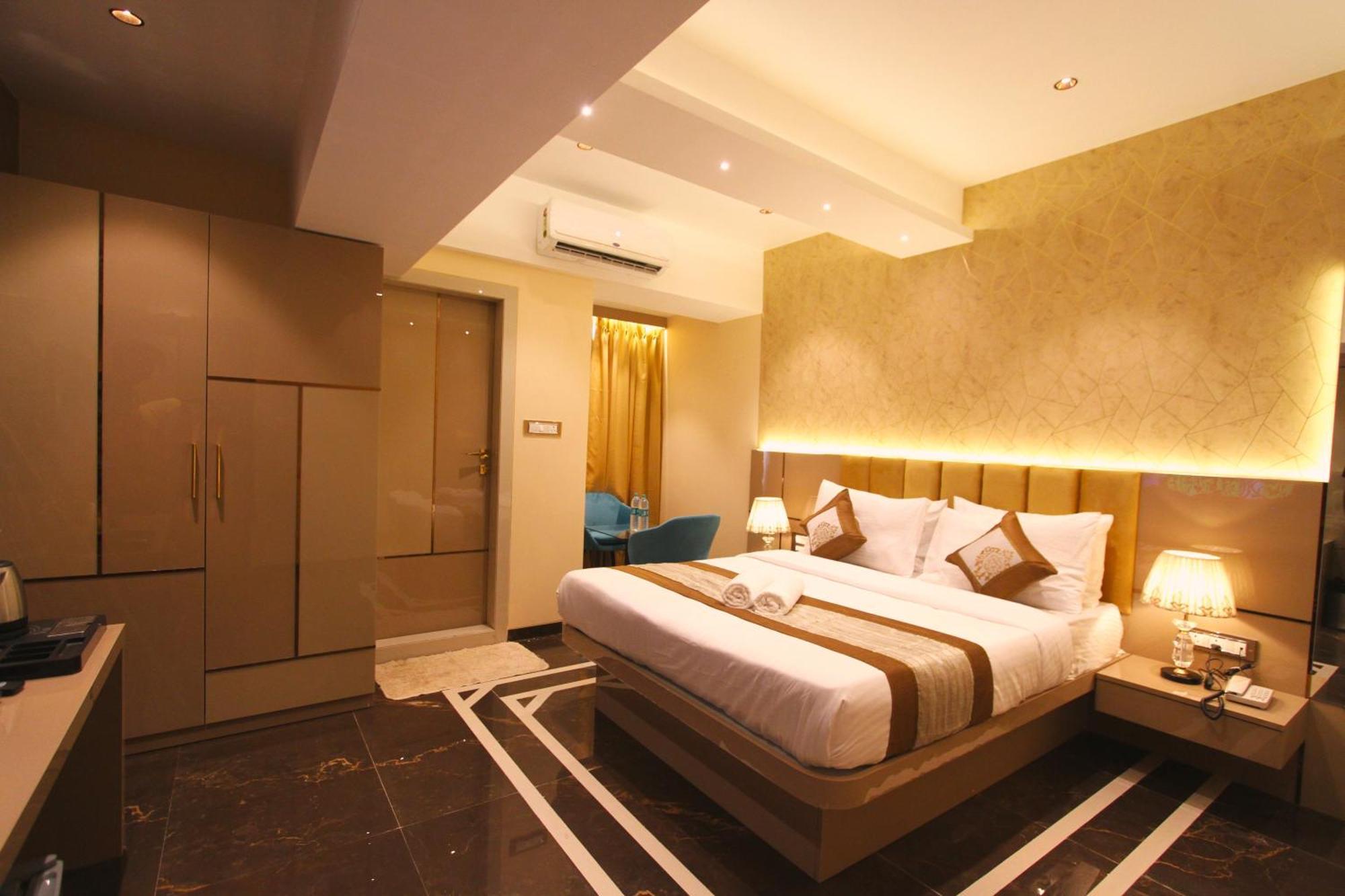 Home2 Renaissance Club Mumbai Exterior foto